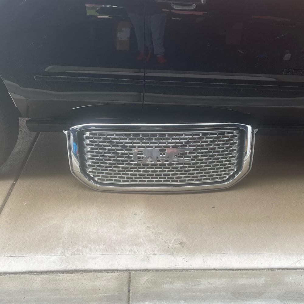 GMC Yukon Denali Grill